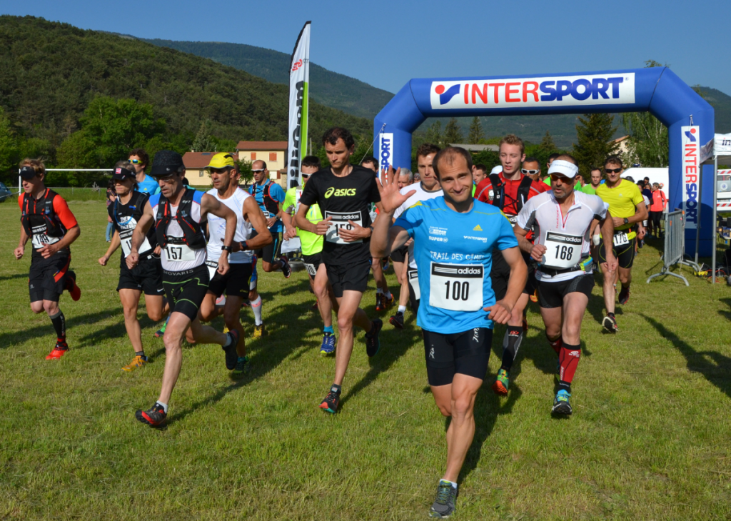 104 runners set off from the race start at La Faurie. Photo credit http://traildescimesdubuech.blogspot.fr/